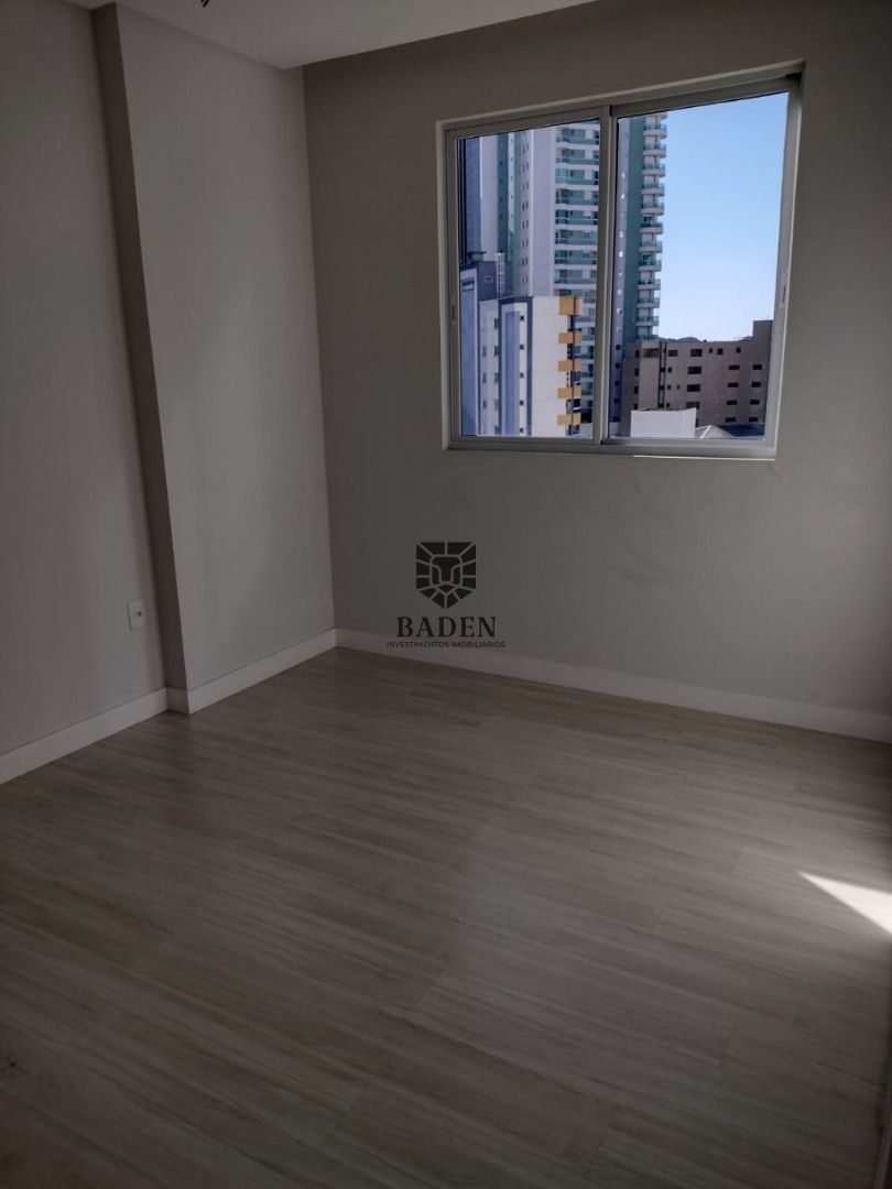 Apartamento à venda com 3 quartos, 145m² - Foto 18