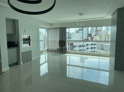 Apartamento à venda com 3 quartos, 155m² - Foto 1