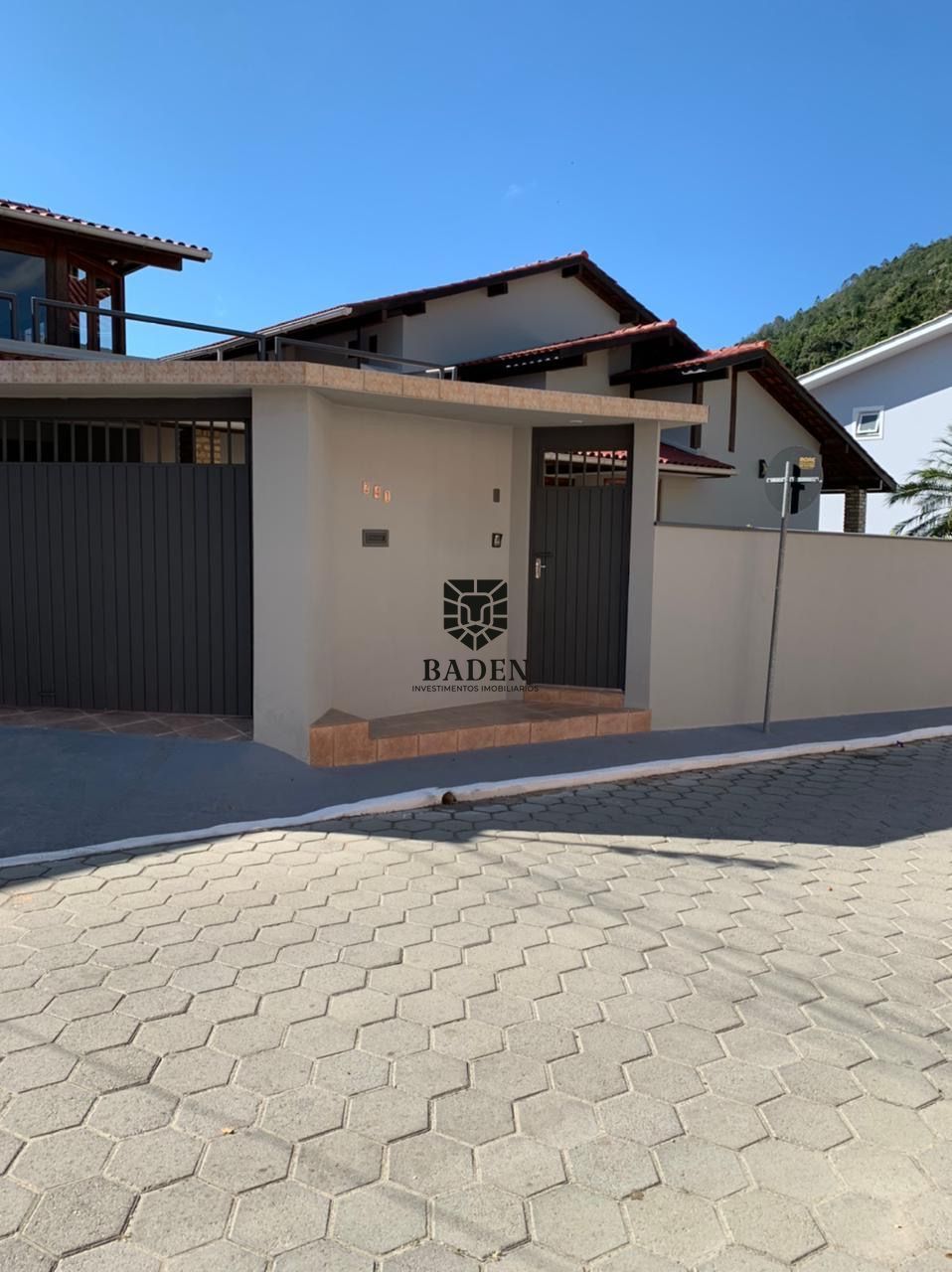 Casa à venda com 5 quartos, 450m² - Foto 1