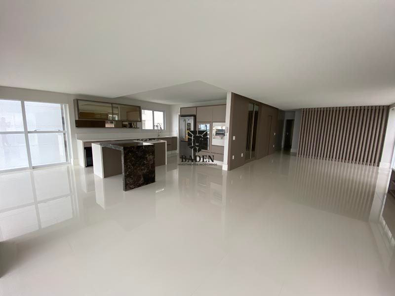 Apartamento à venda com 4 quartos, 237m² - Foto 6