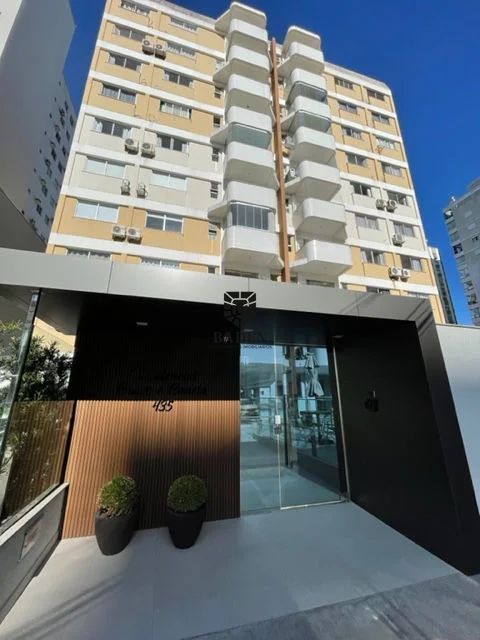 Apartamento à venda com 4 quartos, 2788m² - Foto 1