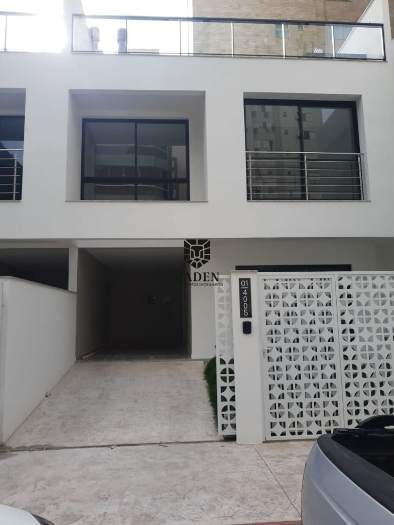 Sobrado à venda com 3 quartos, 220m² - Foto 1