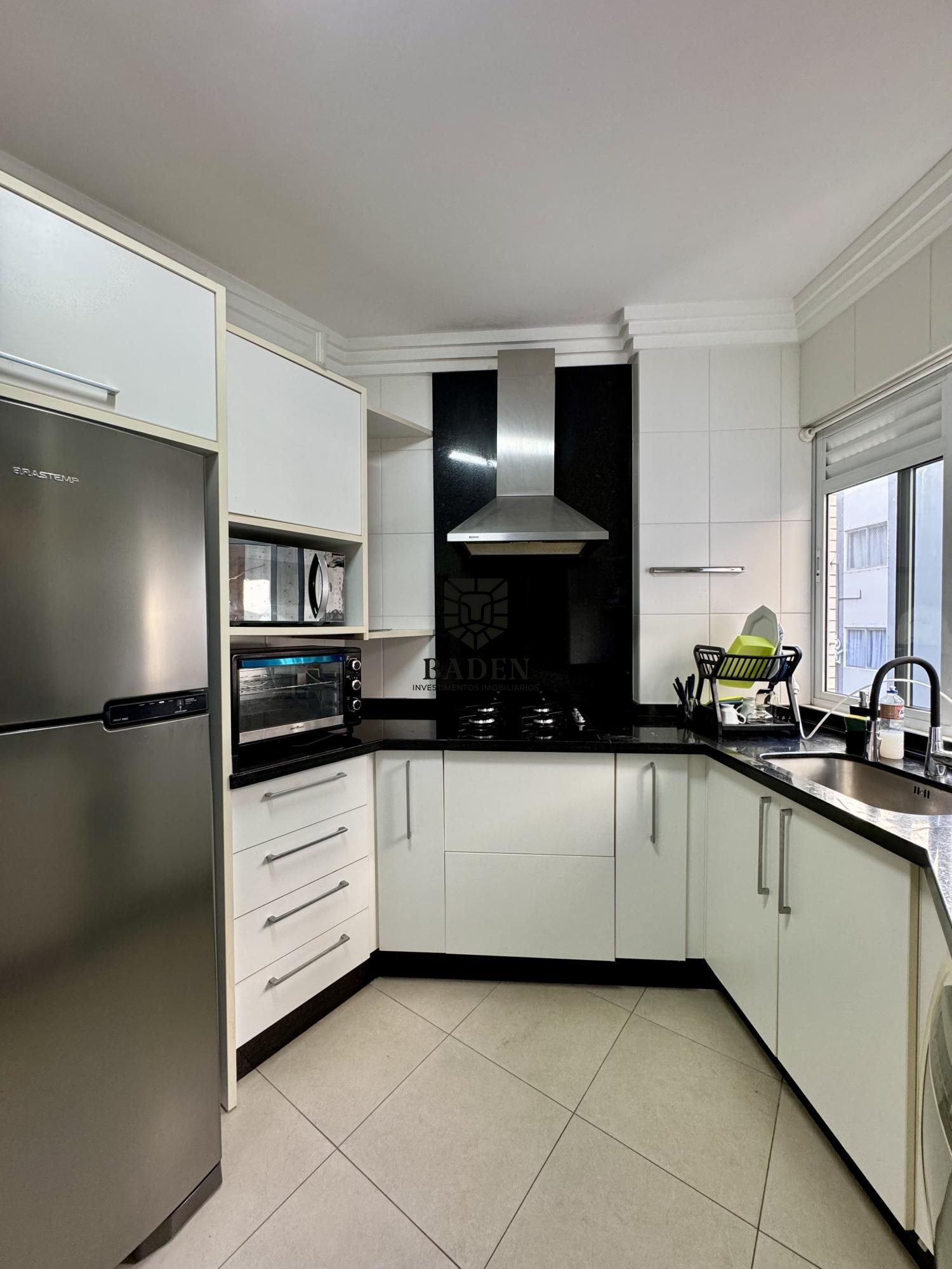 Apartamento para alugar com 3 quartos, 140m² - Foto 11
