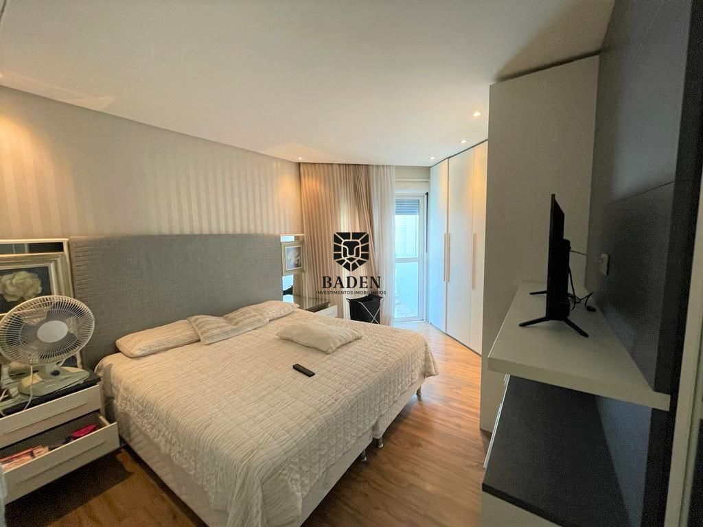 Apartamento à venda com 4 quartos, 201m² - Foto 9