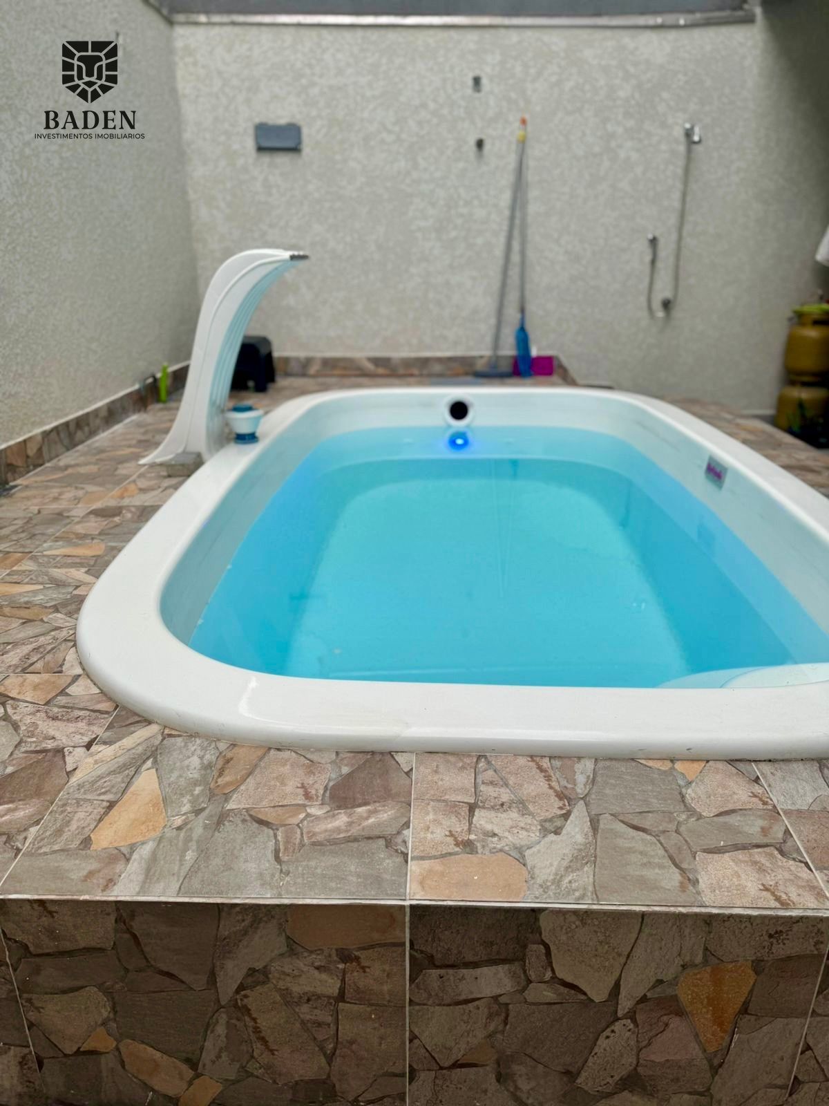 Casa à venda com 3 quartos, 145m² - Foto 1