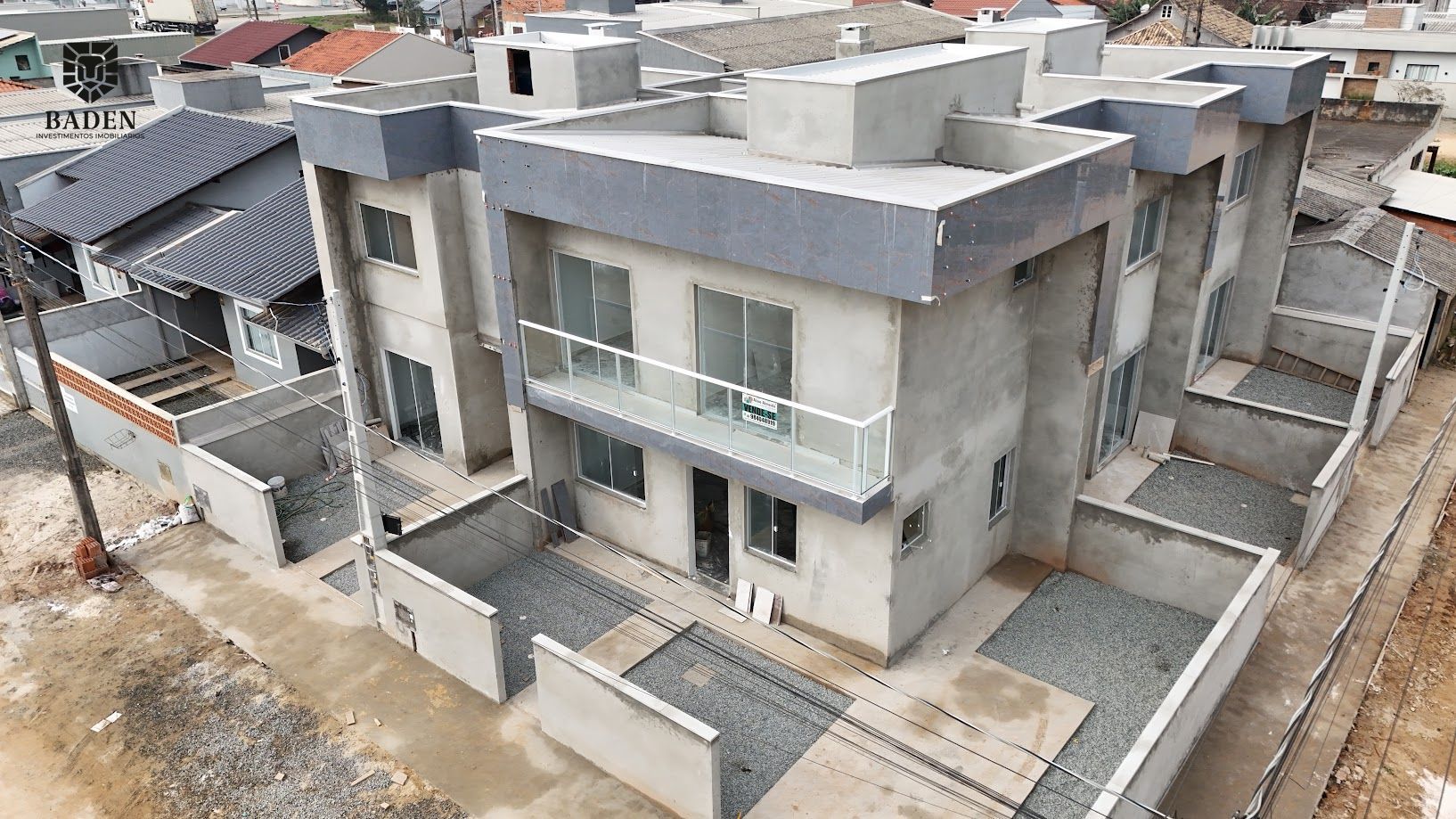 Sobrado Geminado / 2 Suítes / Barra Velha