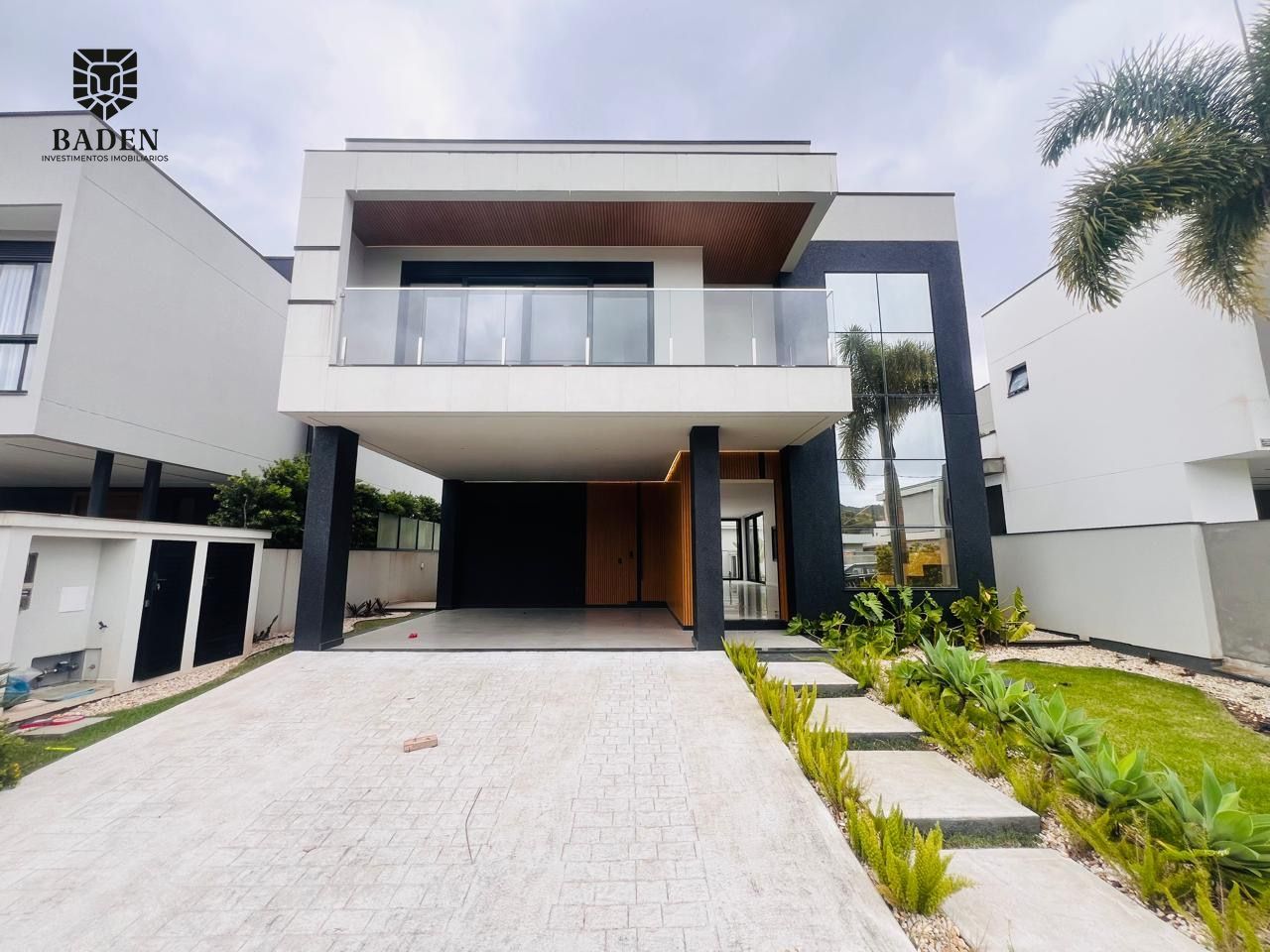 Casa, 5 quartos, 288 m² - Foto 1