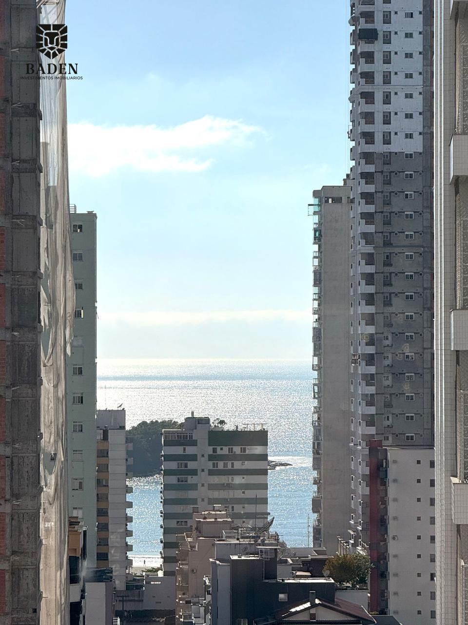 **Imperdível! Apartamento Mobiliado com 4 Quartos no Centro de Balneário Camboriú, Santa Catarina**