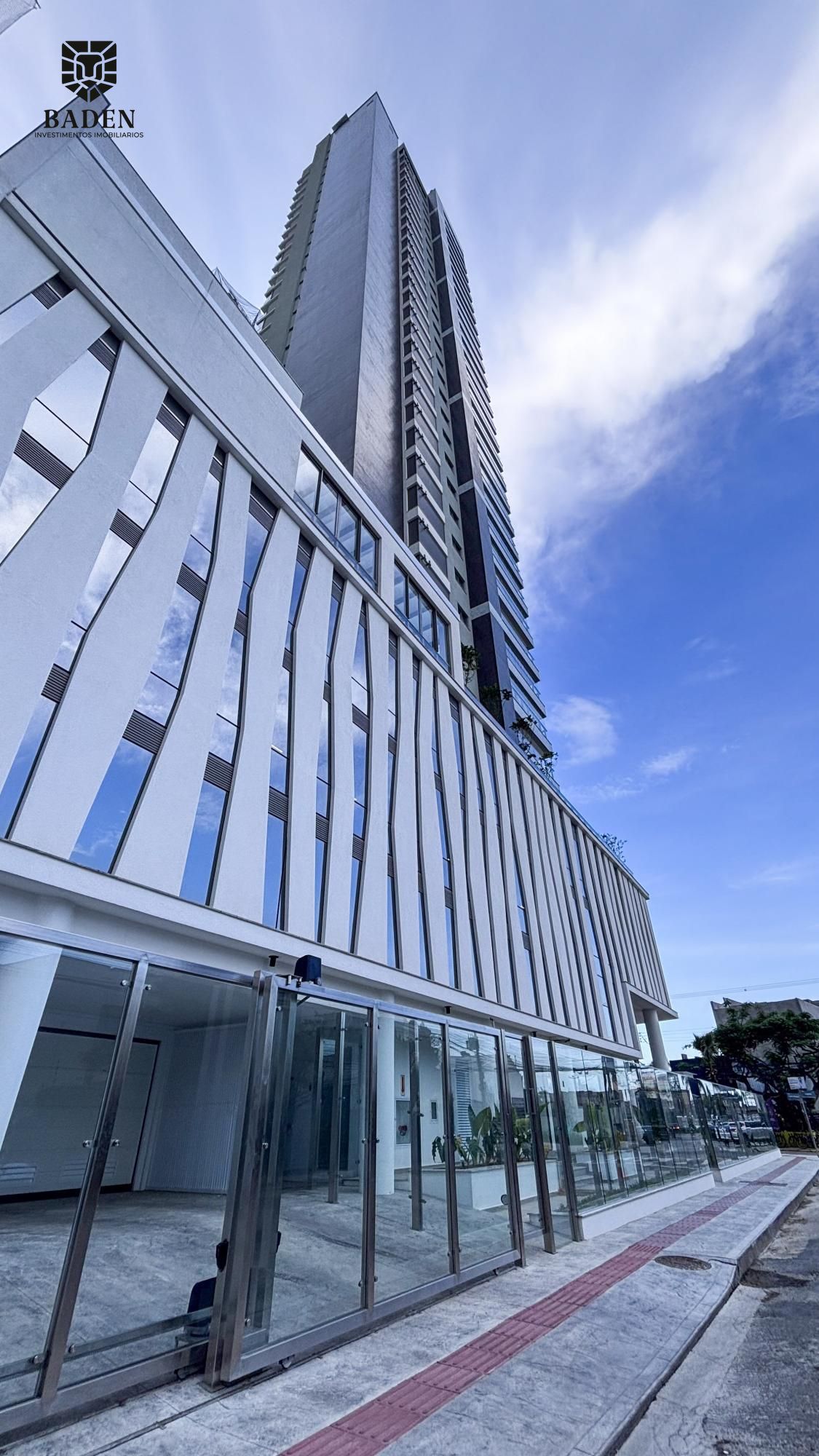 Apartamento 4 suítes no Edifício Velazquez em Itajaí-SC