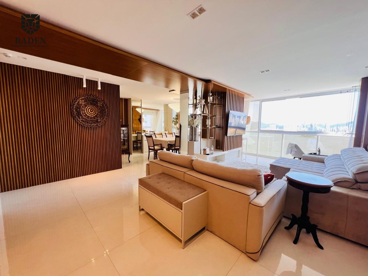 Apartamento com Vista Mar / 4 Dormitórios / Balneário Camboriú