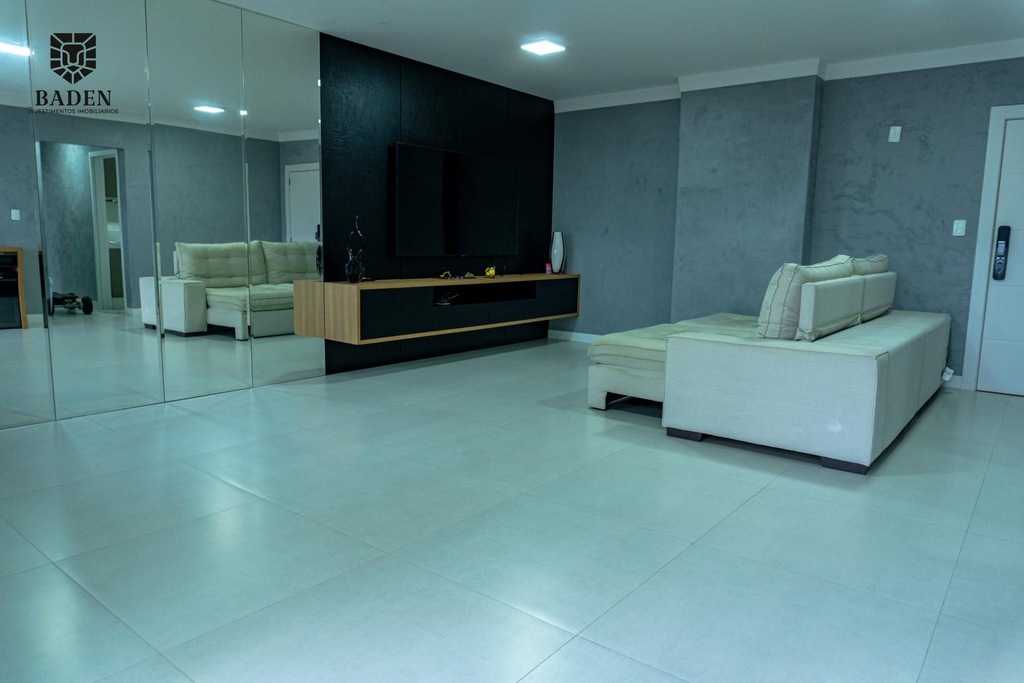 Apartamento para alugar com 4 quartos, 180m² - Foto 8