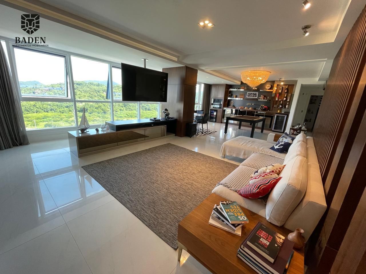 Apartamento / 3 Suítes / Locação Anual