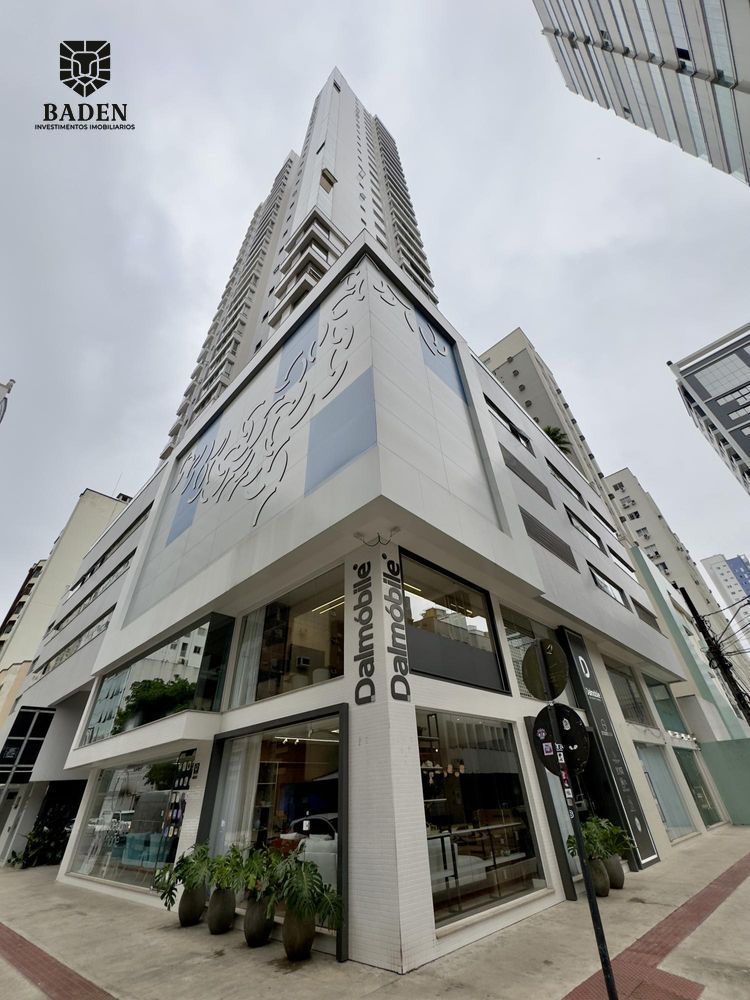 *Imperdível Apartamento Mobiliado de 3 Quartos no Centro de Balneário Camboriú, Santa Catarina*