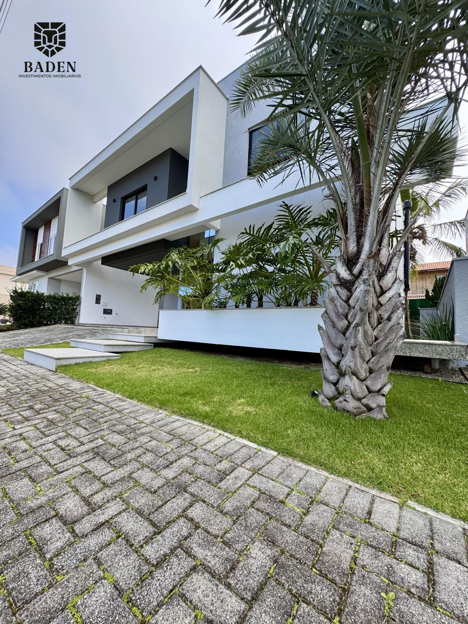 Casa / 5 Suítes / Piscina / Condomínio Fechado