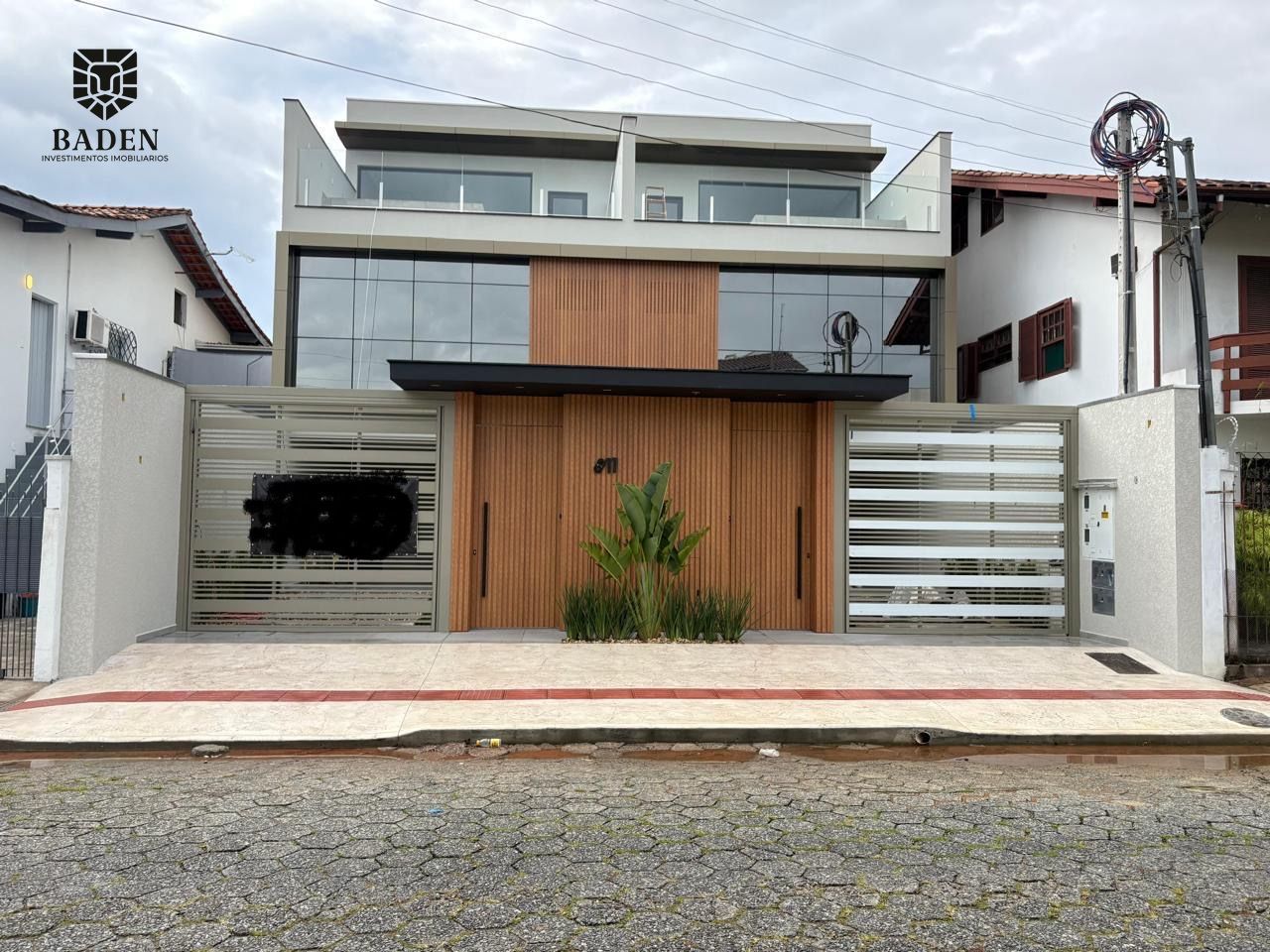 Casa, 3 quartos, 247 m² - Foto 1