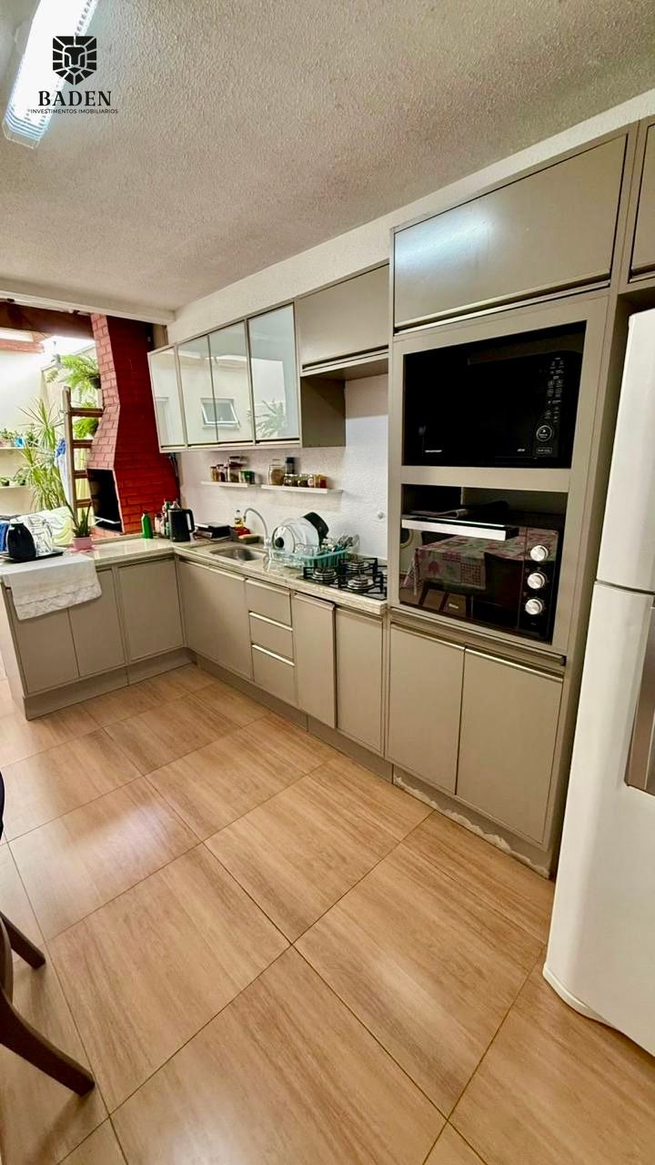 Casa à venda com 3 quartos, 100m² - Foto 2