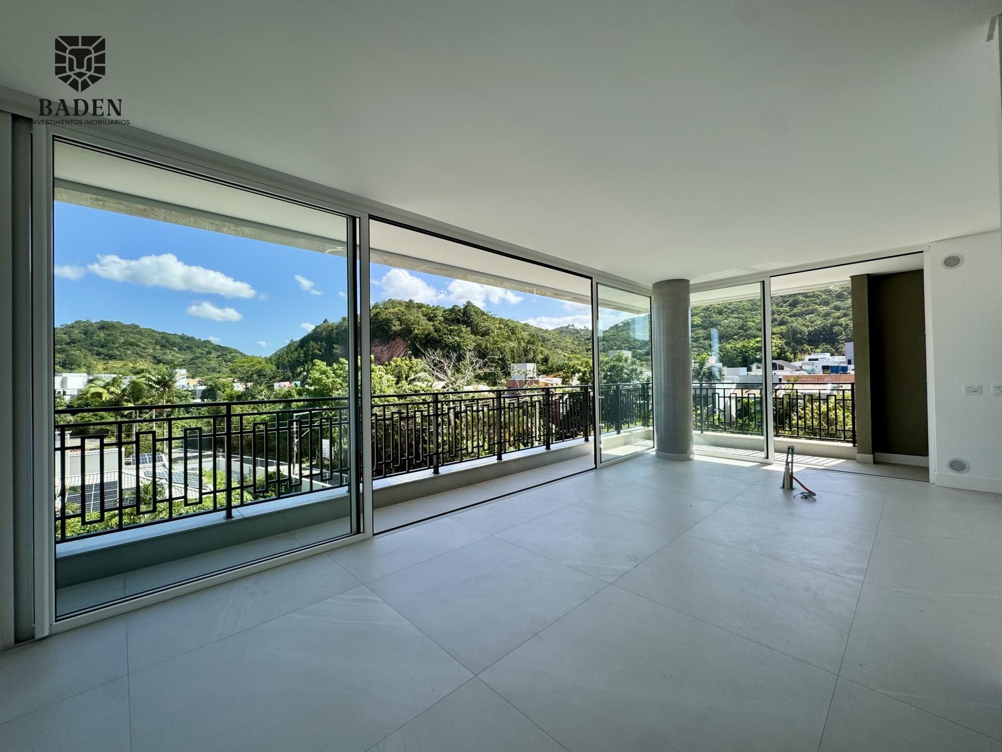 Imóvel Exclusivo na Praia Brava / 164m² /3 Suítes / 3 Vagas de Garagem / Novo