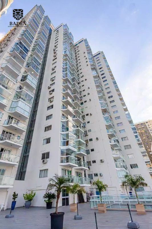 Apartamento / 3 Dormitórios / Frente Mar