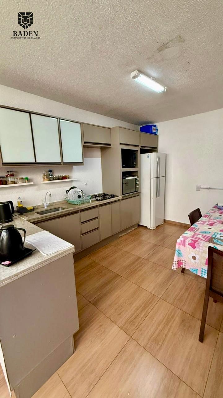 Casa à venda com 3 quartos, 100m² - Foto 1