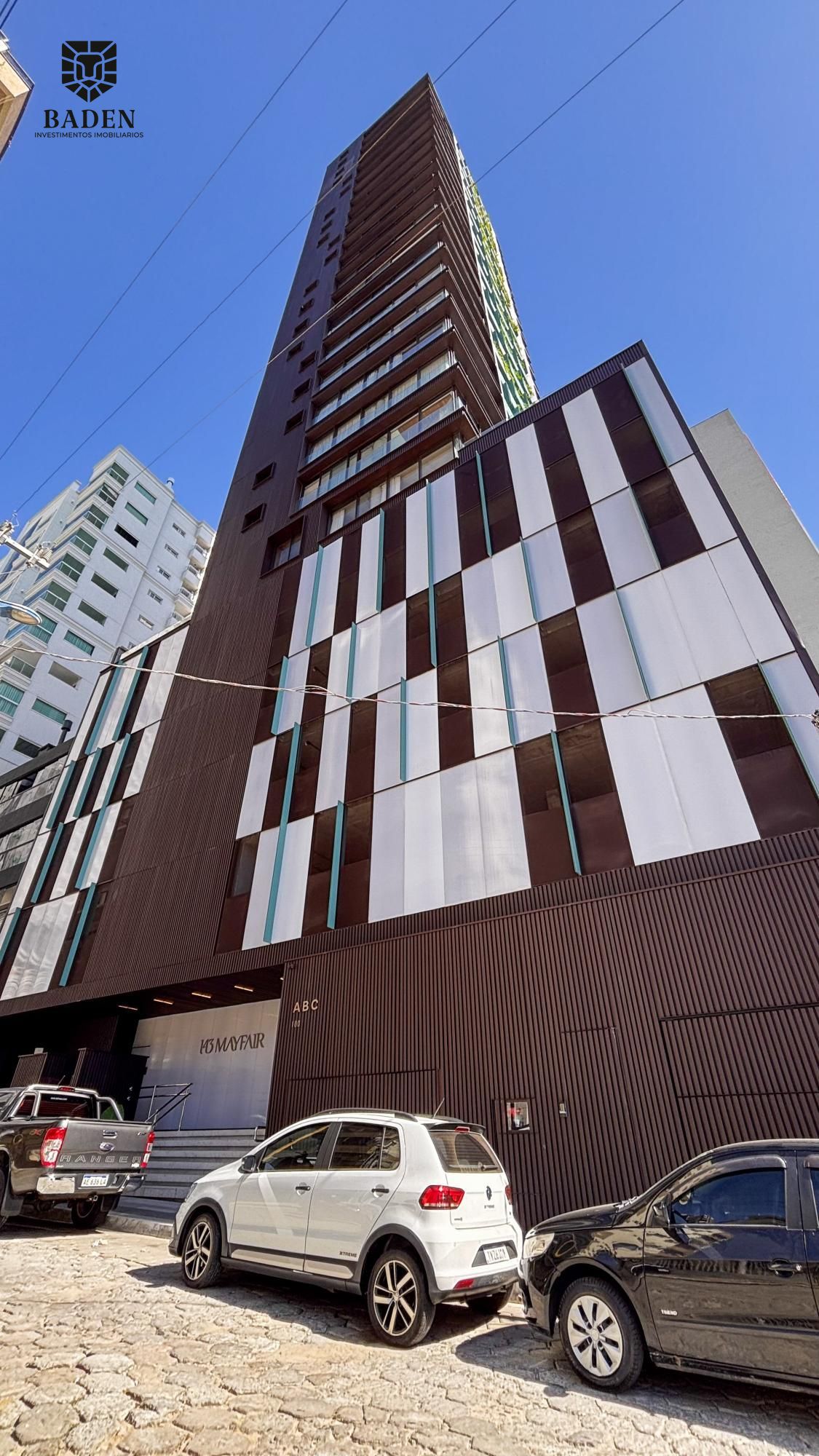 Apartamento / Vista Mar / 3 Suítes / 3 Vagas / Centro / Itapema SC.