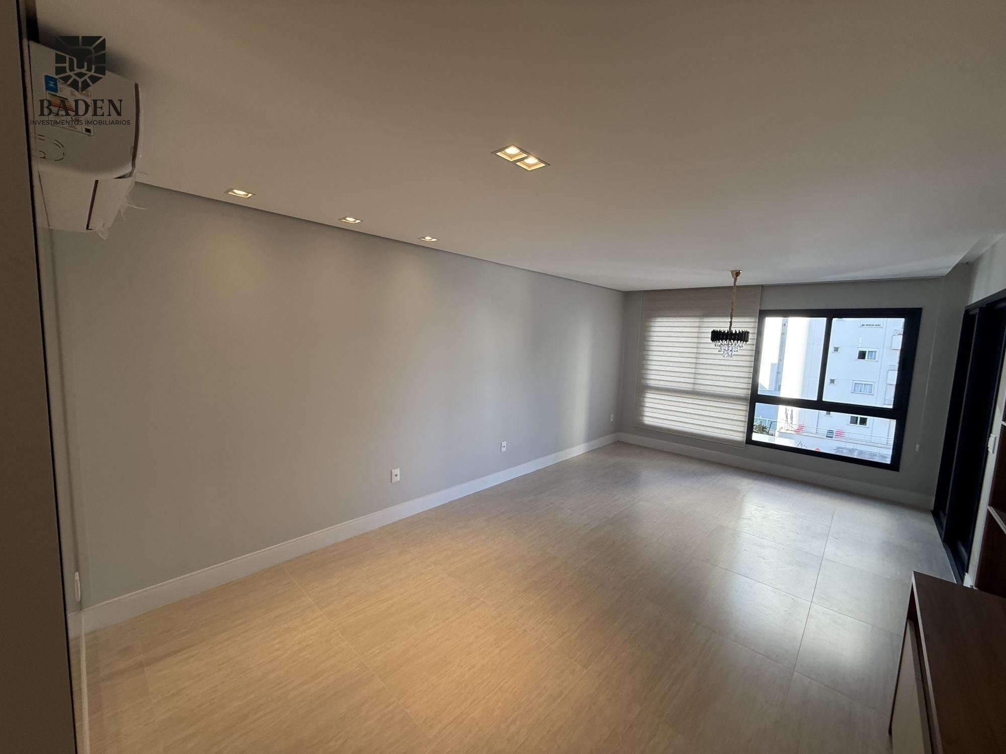 Apartamento à venda e aluguel com 3 quartos, 121m² - Foto 1