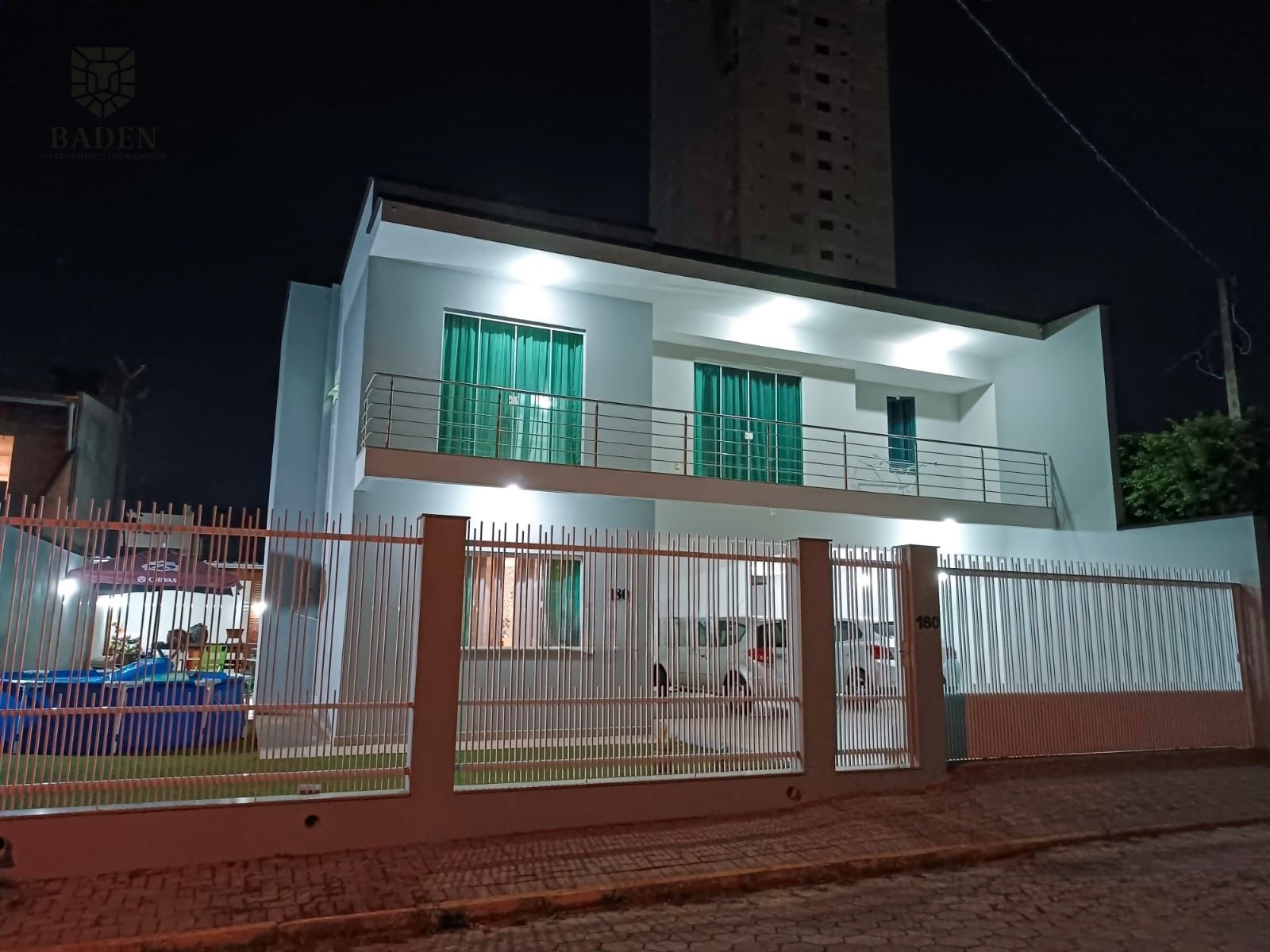 Casa à venda com 3 quartos, 180m² - Foto 2