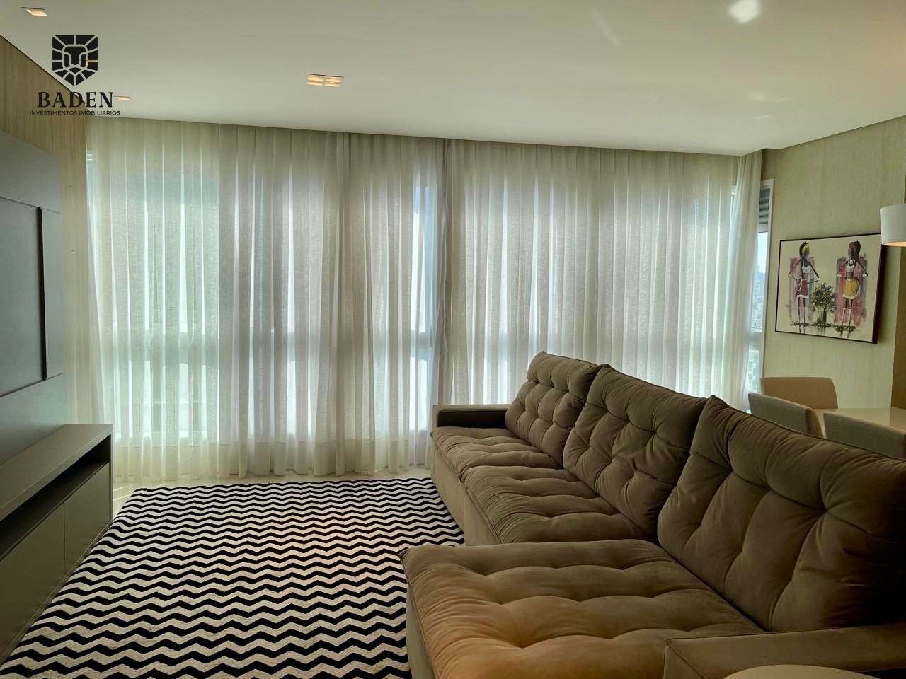 Apartamento para alugar com 4 quartos, 148m² - Foto 2