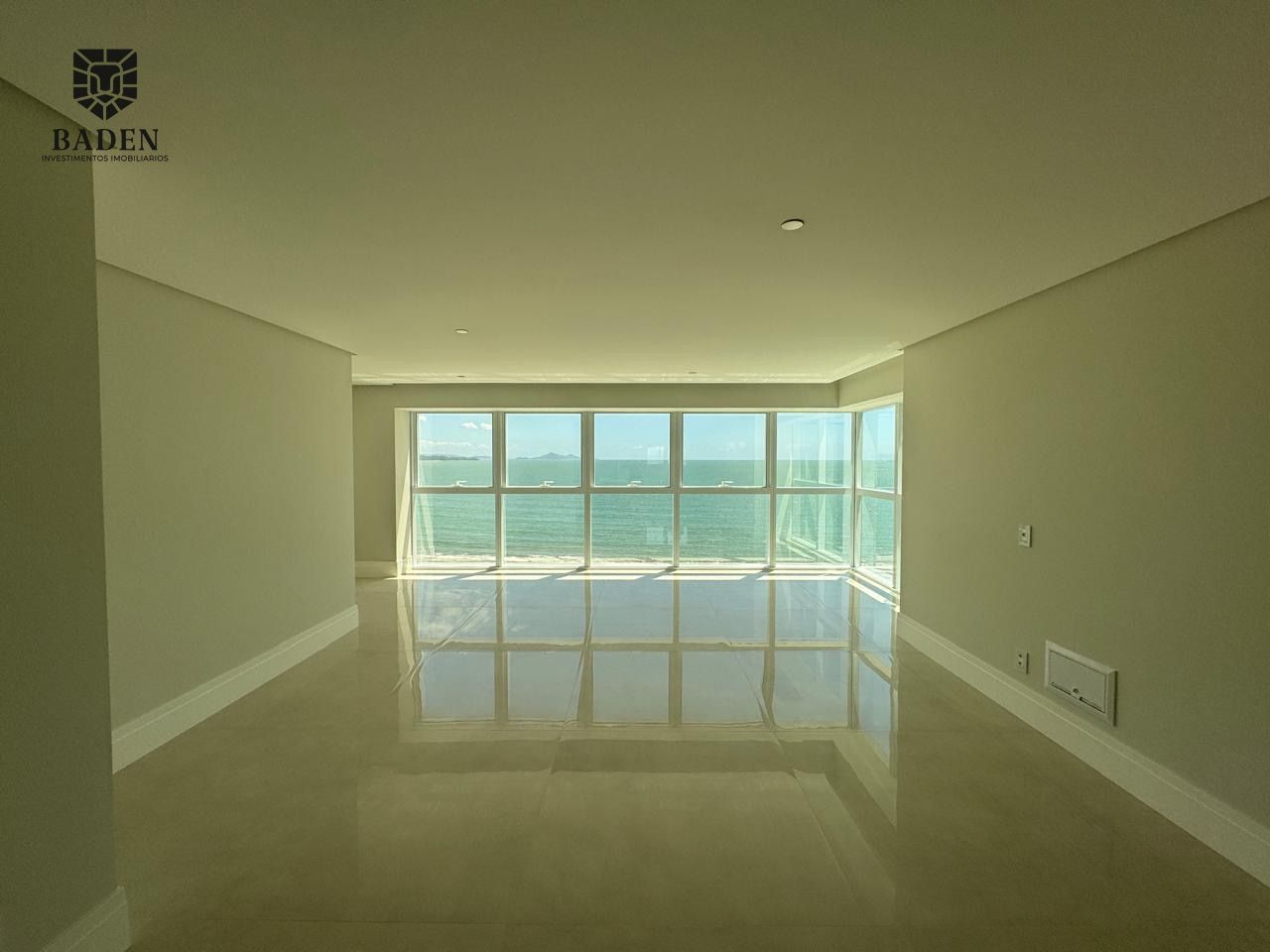 Apartamento com 4 suítes no Edifício One Tower, em Balneário Camboriú