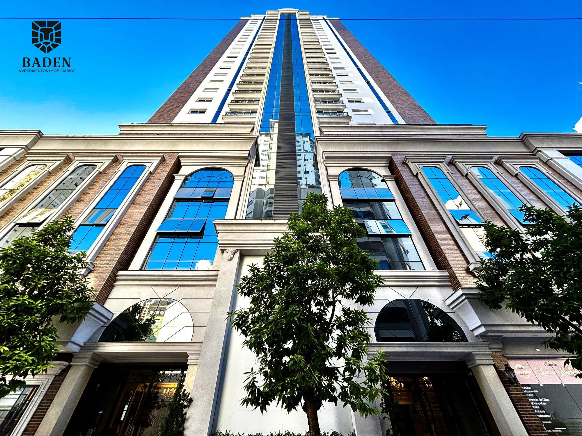 Apartamento / Aluguel / 3 Suítes / 2 Vagas / Centro / Balneario Camboriu SC.