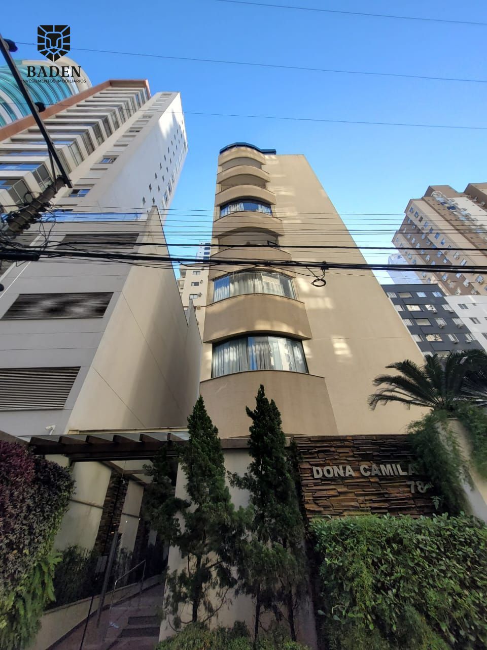 Apartamento / 3 quartos / mobiliado / 2 vagas de garagem / Barra Sul SC.