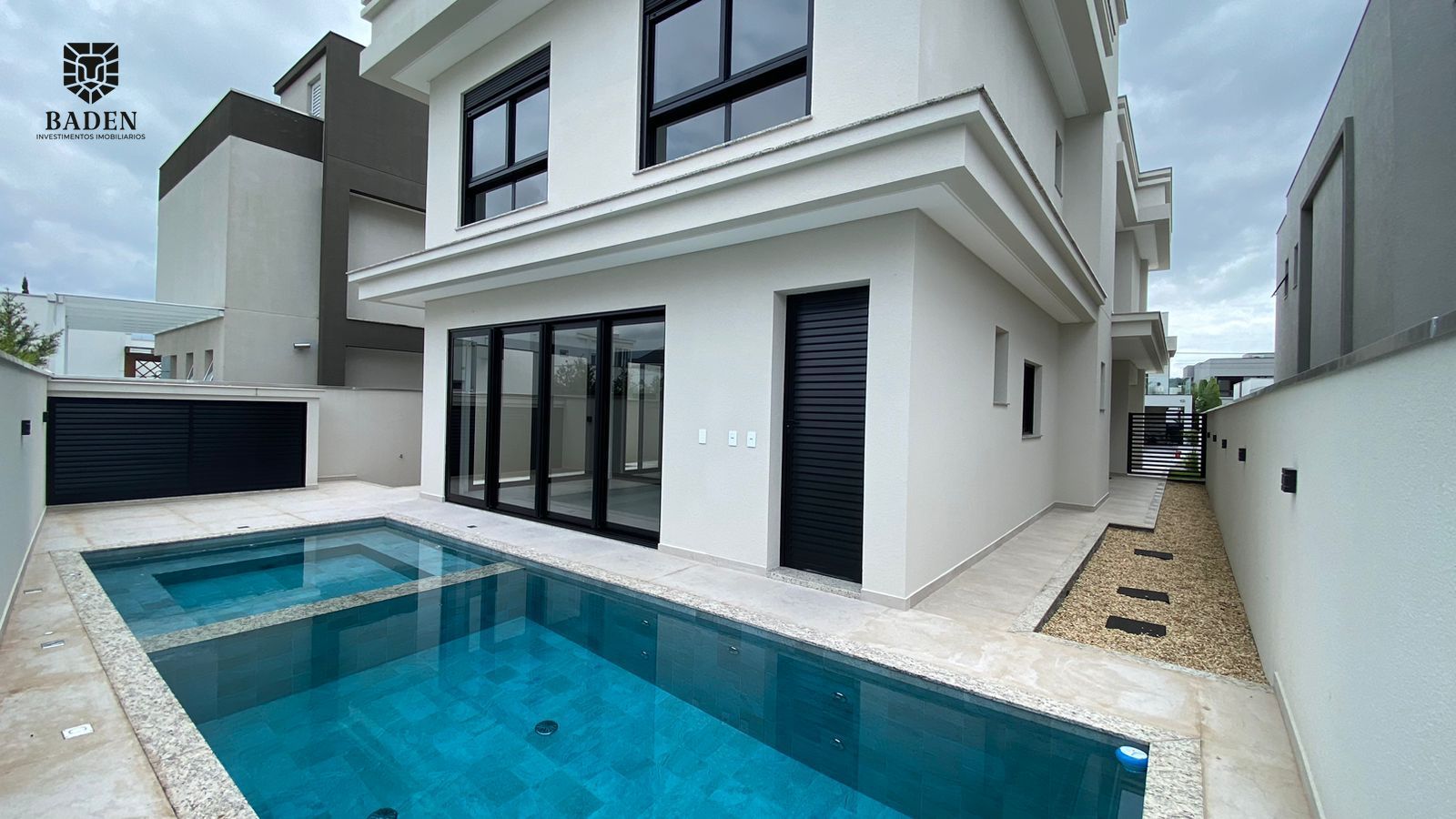 Casa Nova á venda no Condomínio Caledônia