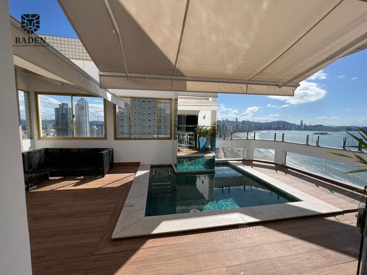 Triplex frente mar em BC