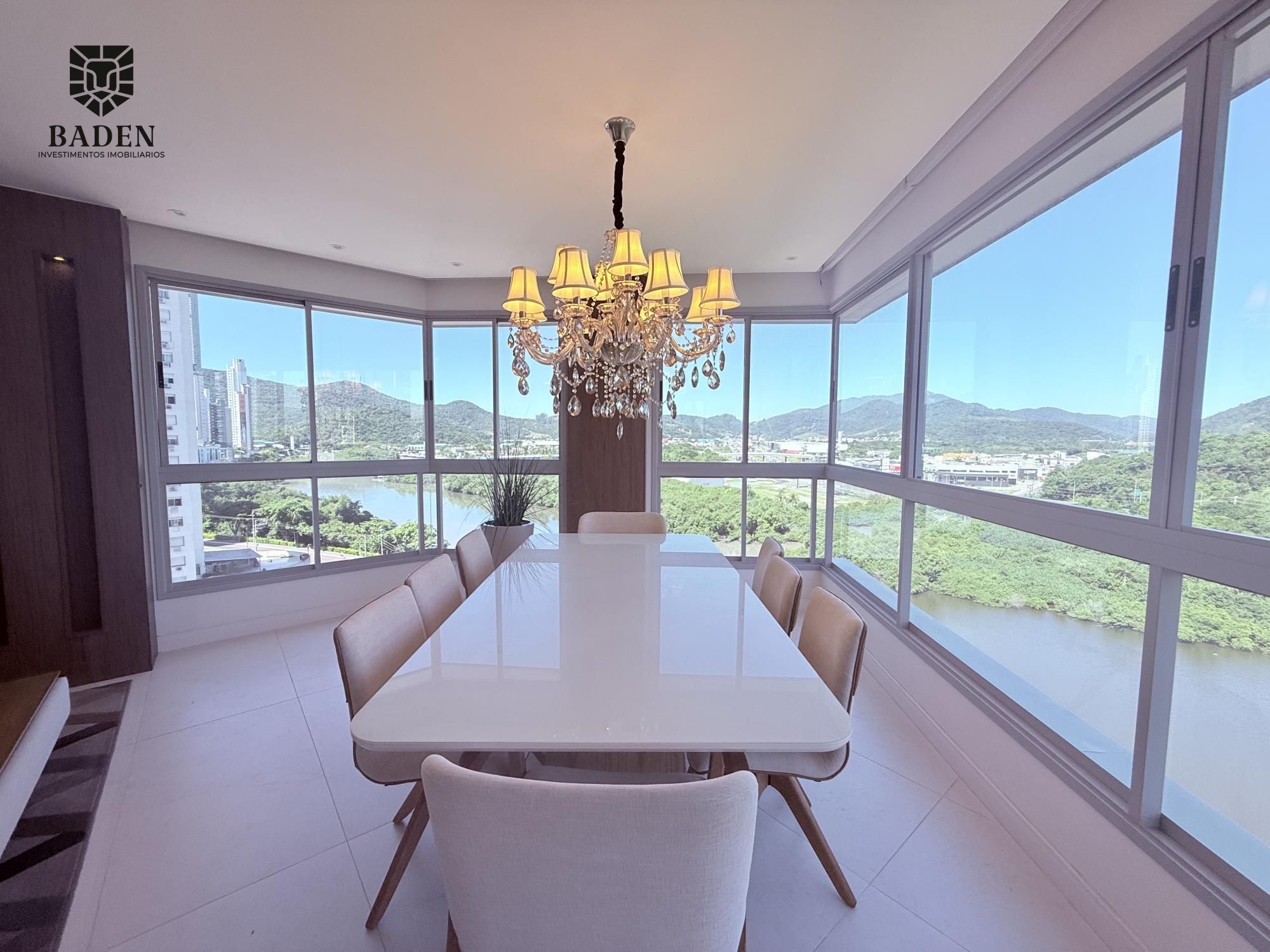 Apartamento / 4 dormitórios / Quadra Mar / Barra Sul / Balneário Camboriú