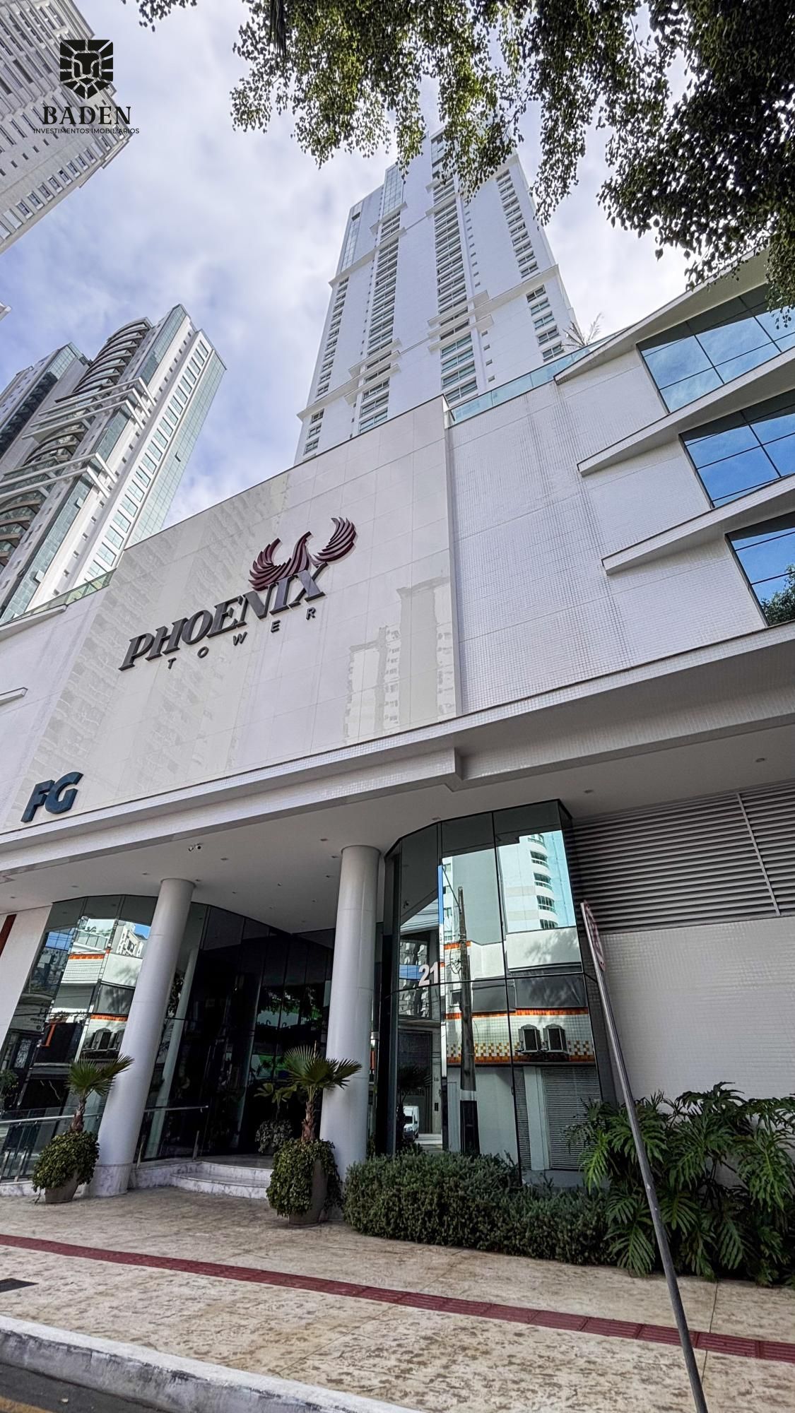 Apartamento com 3 suítes / 2 vagas de garagem / Phoenix Tower / Centro Balneário Camboriú