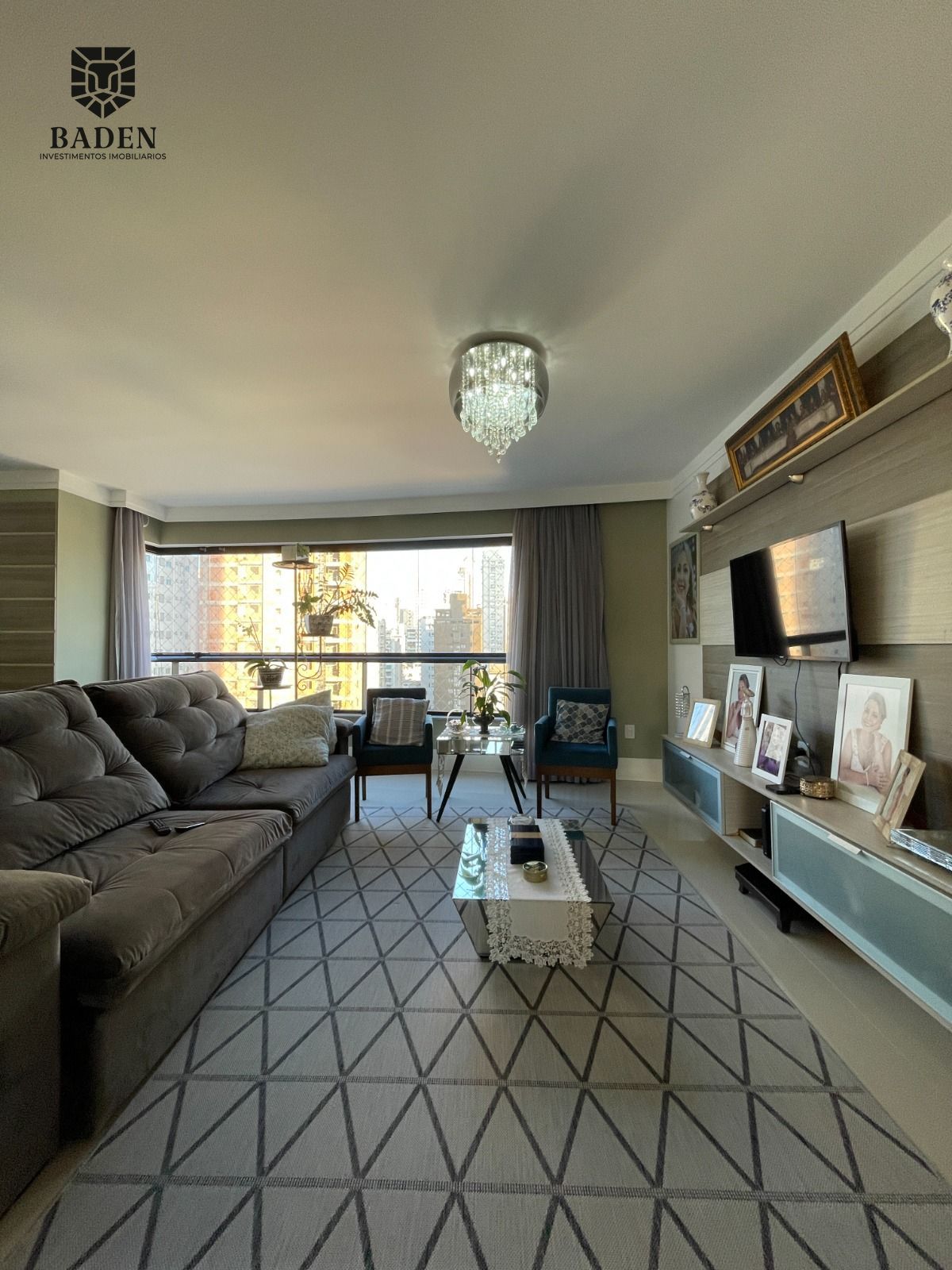 Venda ou Locação a poucos metros do mar, este apartamento de alto padrão oferece o equilíbrio perfeito entre sofisticação, conforto e praticidade.