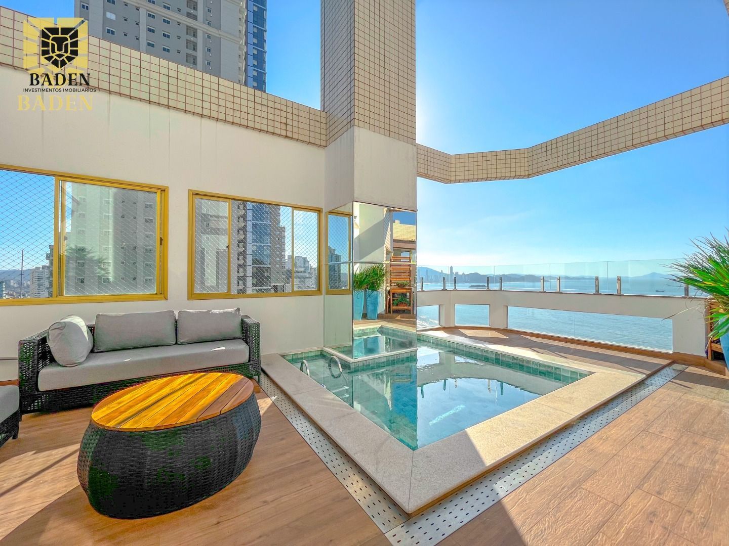 Cobertura Triplex / Frente Mar / 4 Suítes / Balneário Camboriú-SC