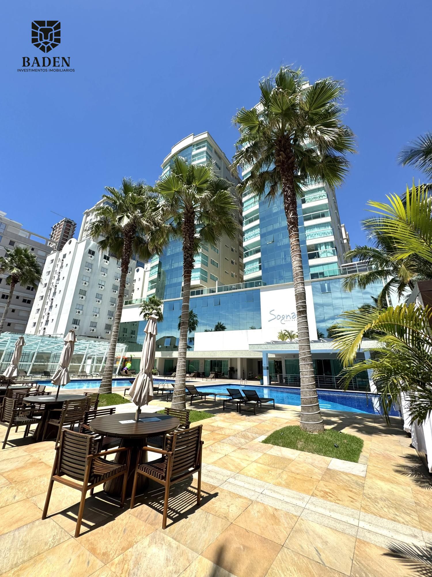 Apto Frente Mar / 4 Suítes / Meia Praia / Itapema