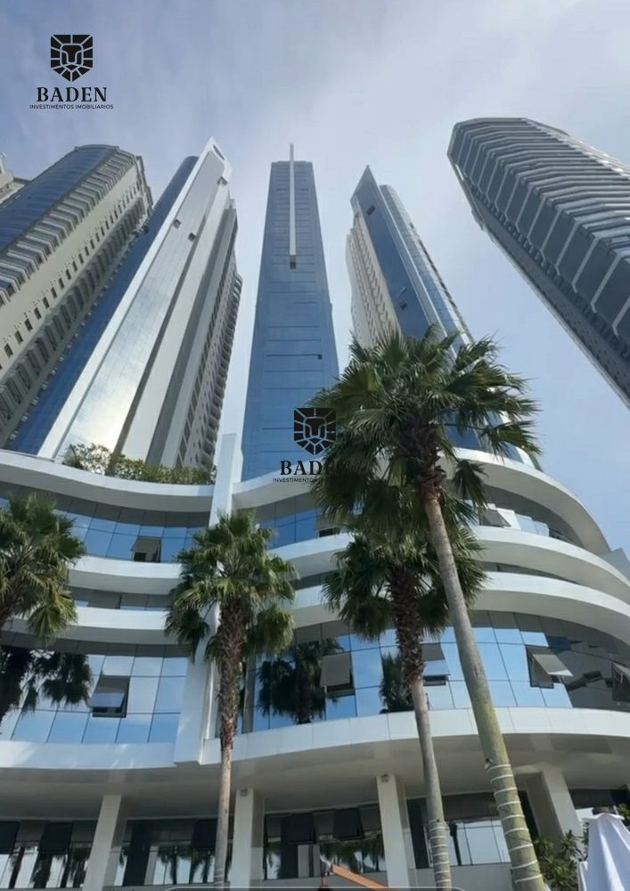 Apartamento / Frente Mar / 4 Suítes