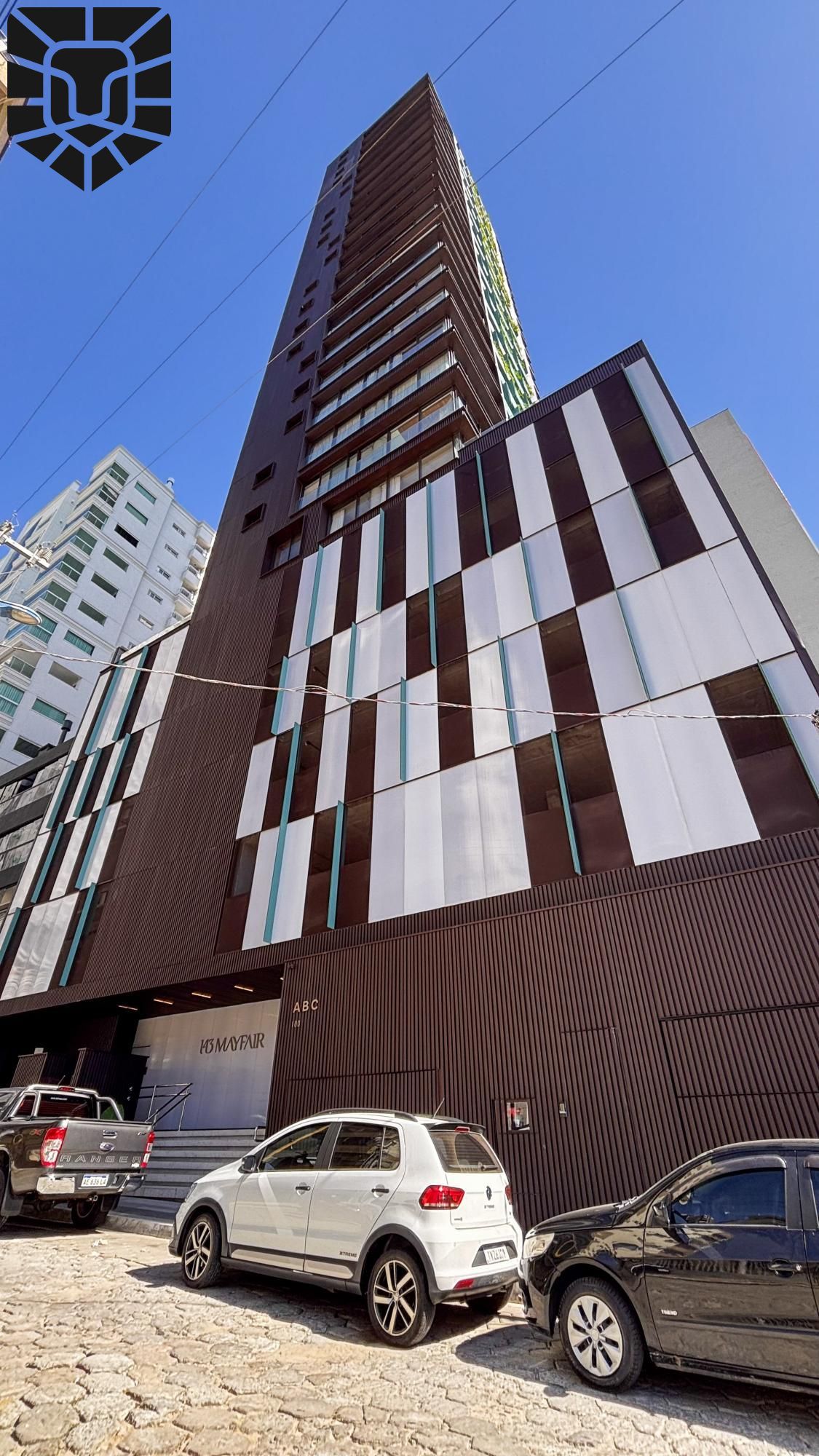 Apartamento / Vista Mar / 3 Suítes / 3 Vagas / Centro / Itapema SC.