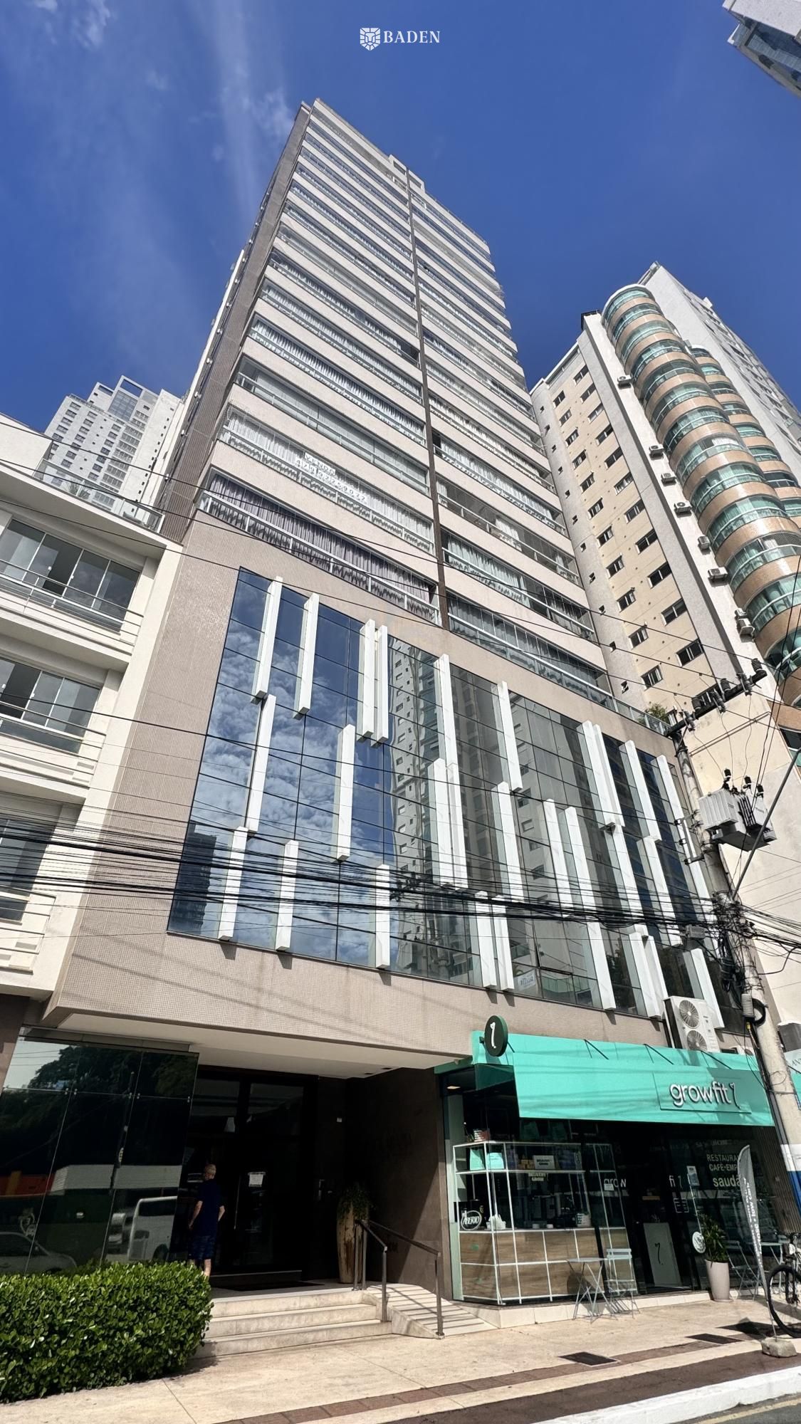 Apartamento Duas Suítes centro de Balneário Camboriú com lazer completo