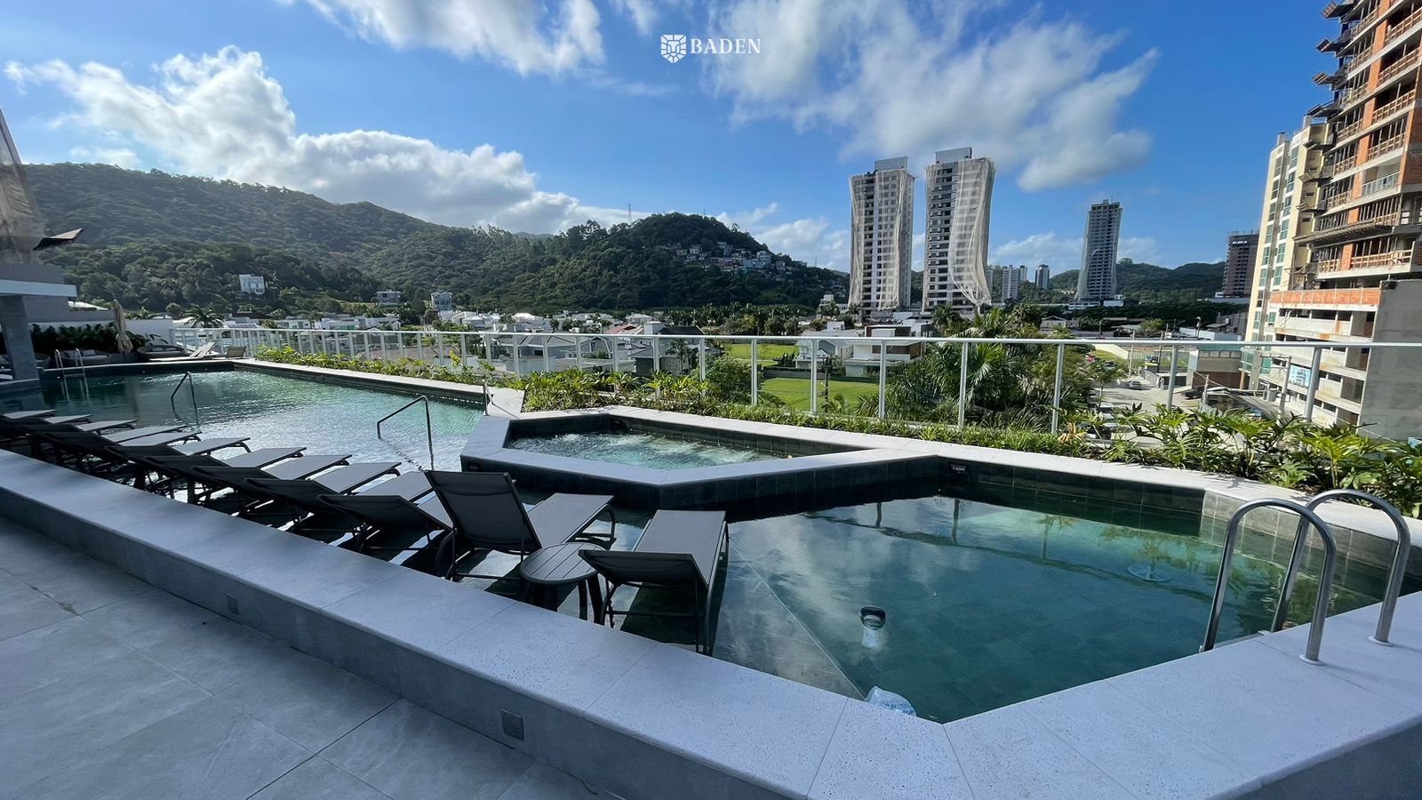 Apartamento 2 Dormitórios / Praia Brava / Itajaí