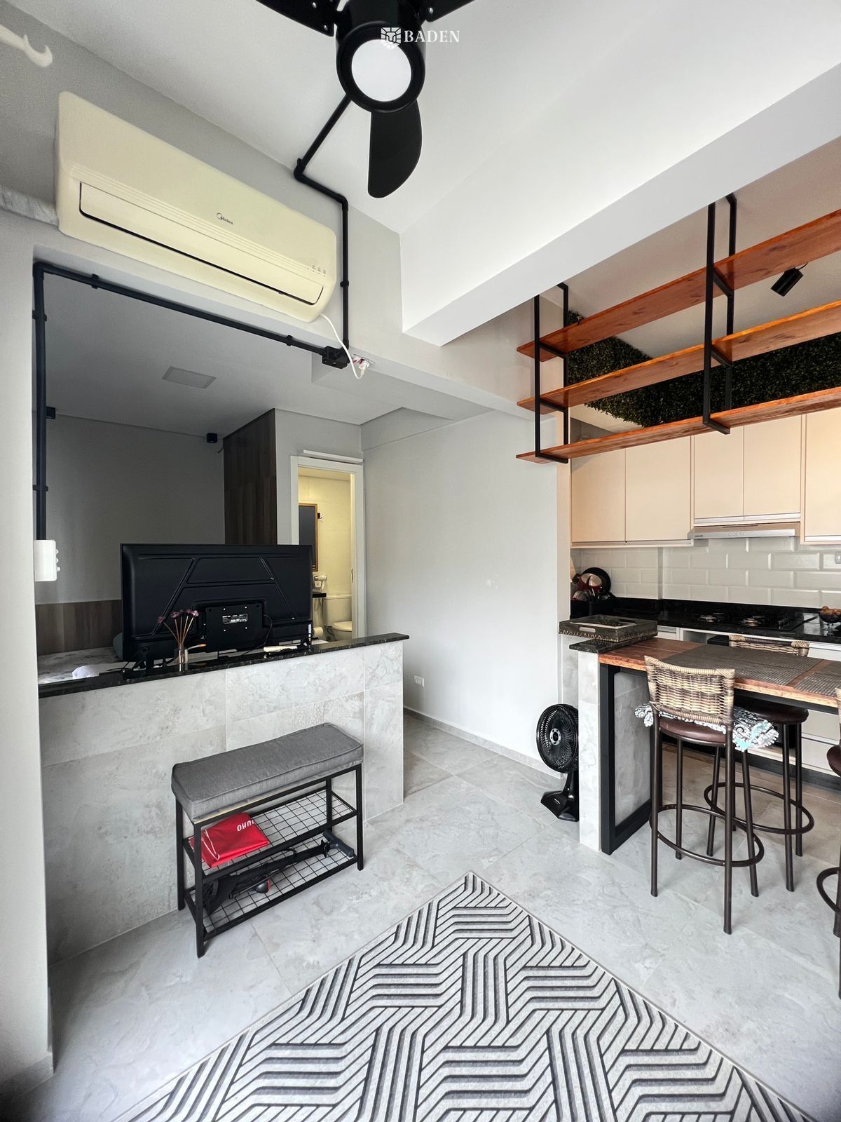 Apartamento Studio reformado na Av. Brasil com vista mar, Ilha do Coral