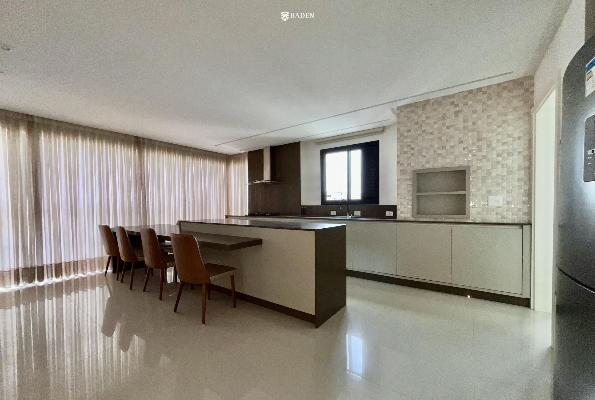 Apartamento 3 suítes Centro Balneário