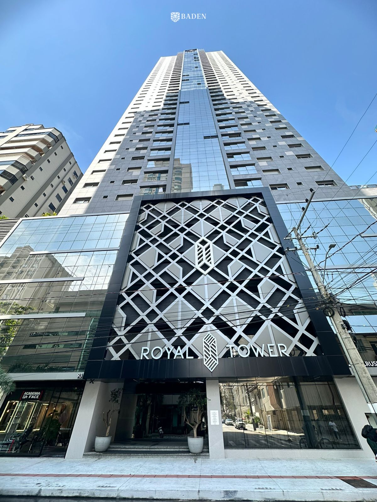 Apartamento finamente mobiliado- vista mar- Edifício Royal Tower Residence