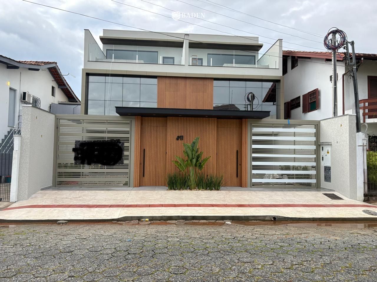 Casa, 3 quartos, 247 m² - Foto 1