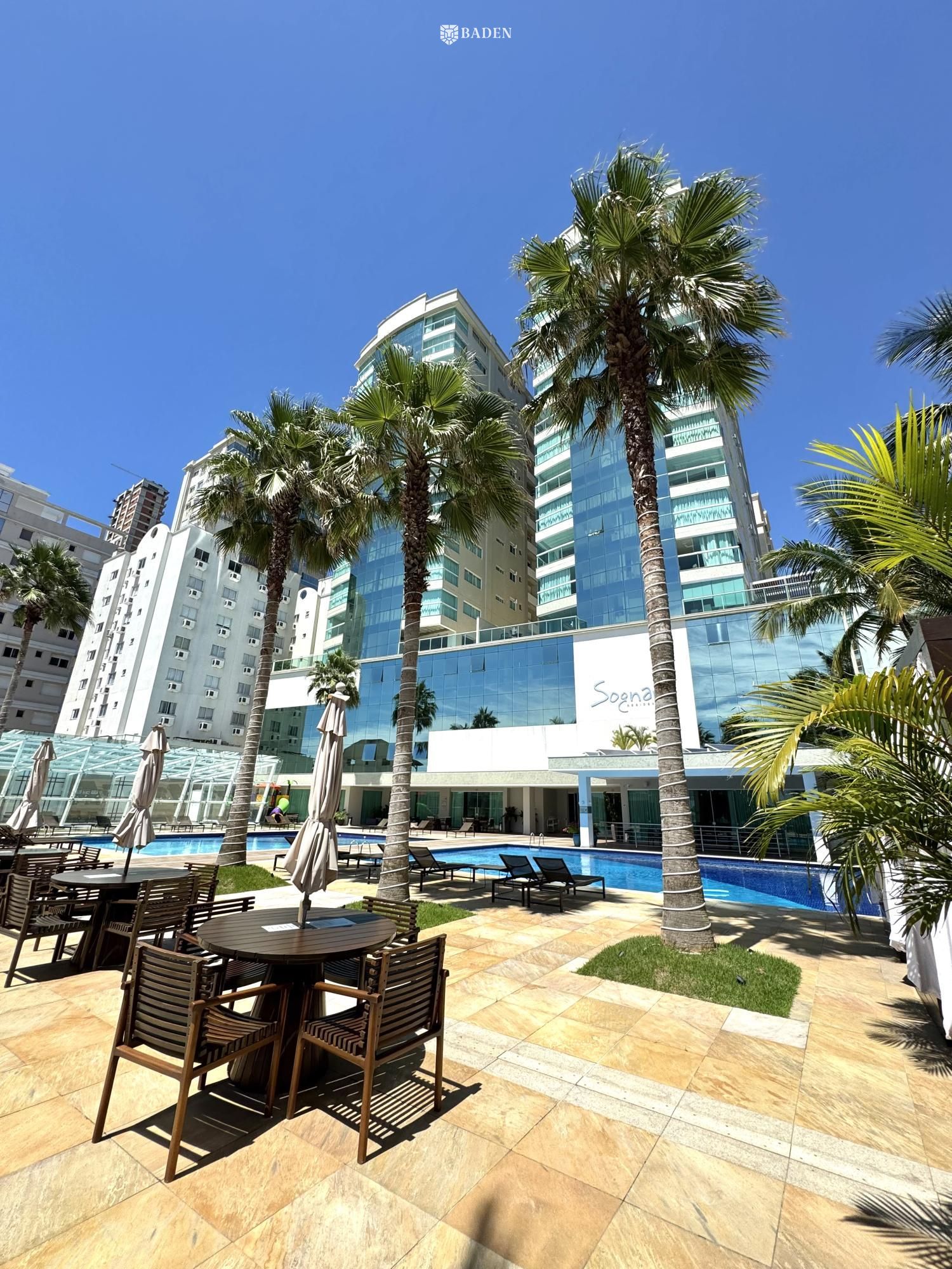 Apto Frente Mar / 4 Suítes / Meia Praia / Itapema