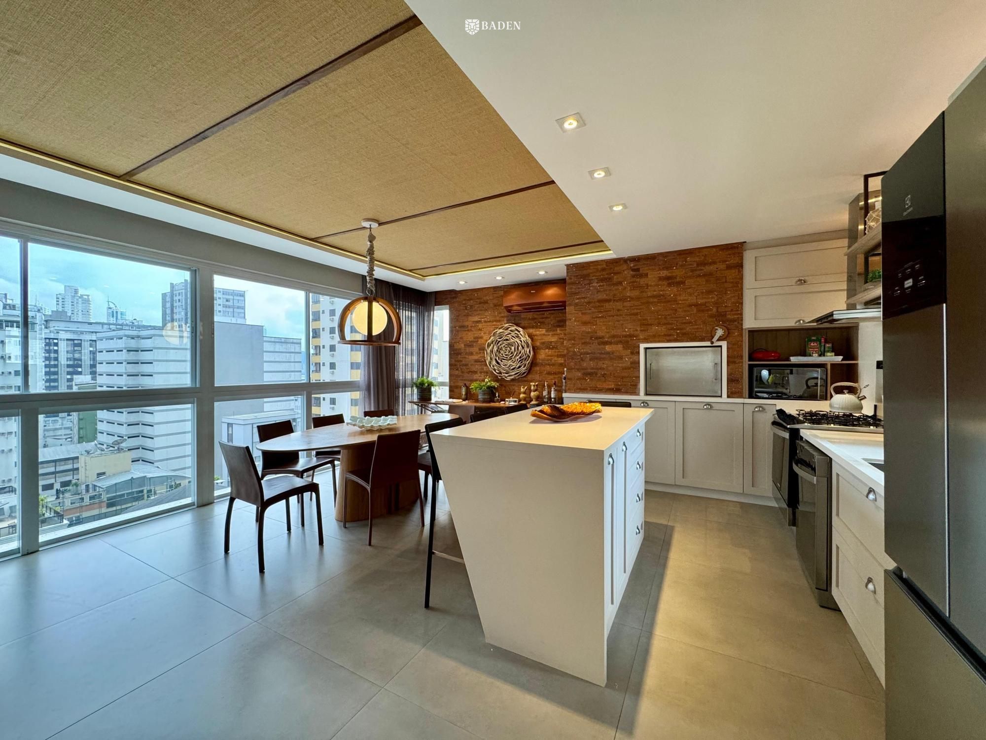 Apartamento 3 Suítes / 3 vagas / Quadra Mar / Balneário Camboriú