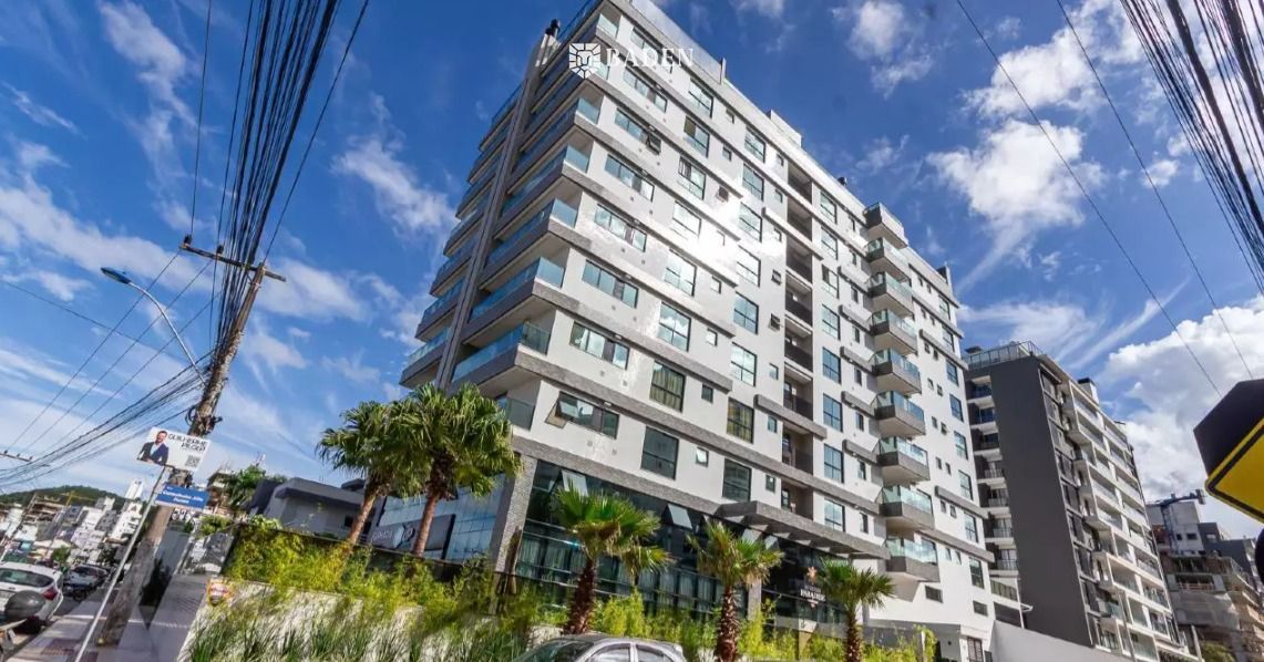 Apartamento quadra mar à venda na Praia Brava – Surfers Paradise