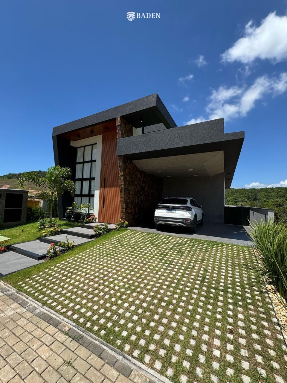 Casa em condomínio fechado em Balneário Camboriú – SC