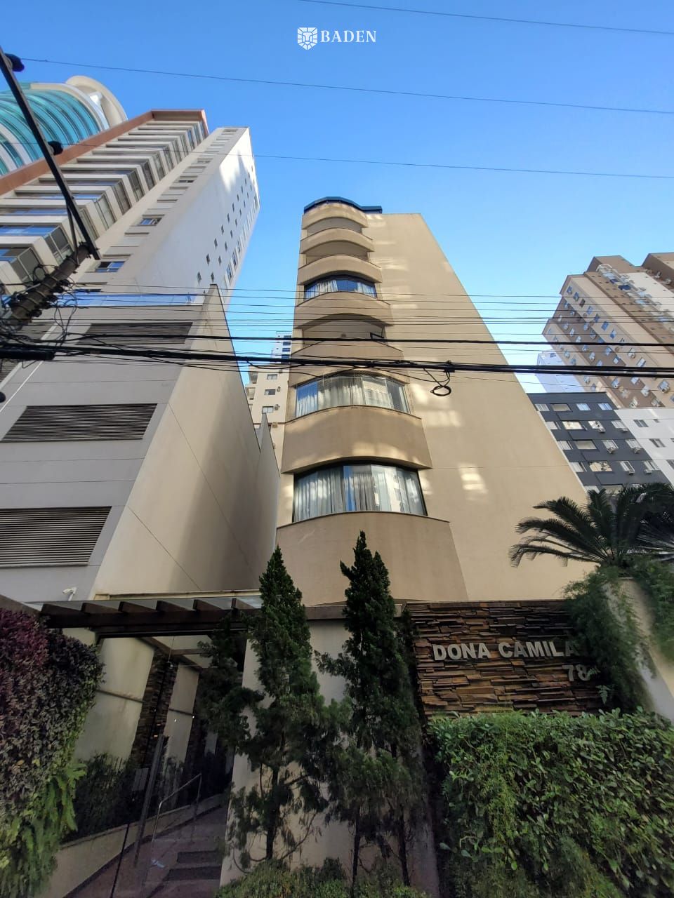 Apartamento / 3 quartos / mobiliado / 2 vagas de garagem / Barra Sul SC.